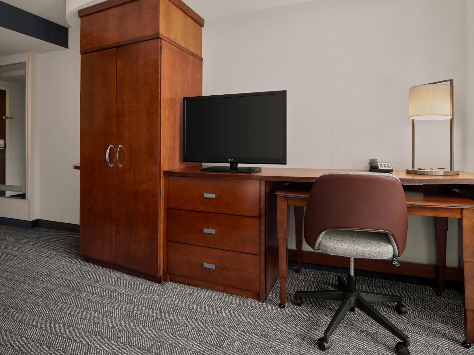 Отель Courtyard By Marriott Halifax Downtown Экстерьер фото